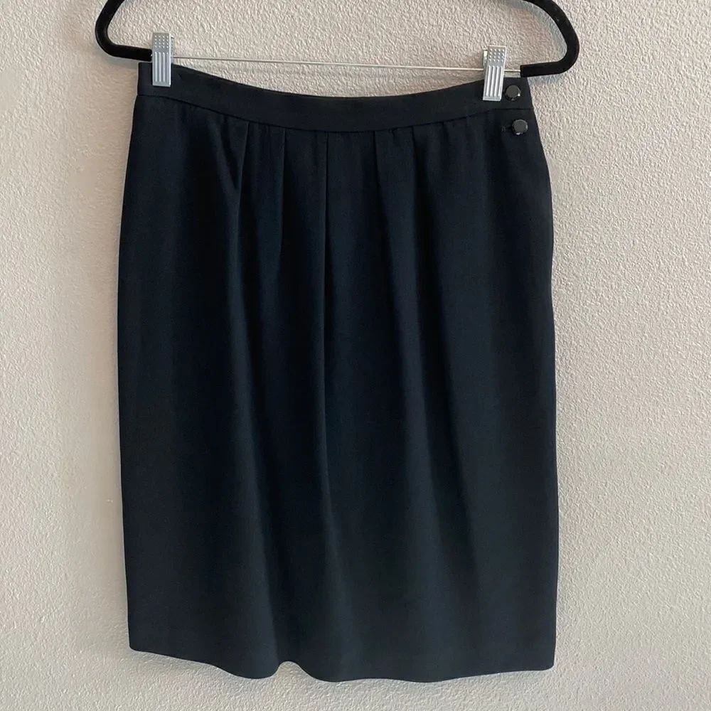 Liz Claiborne- Black pencil skirt- 12P